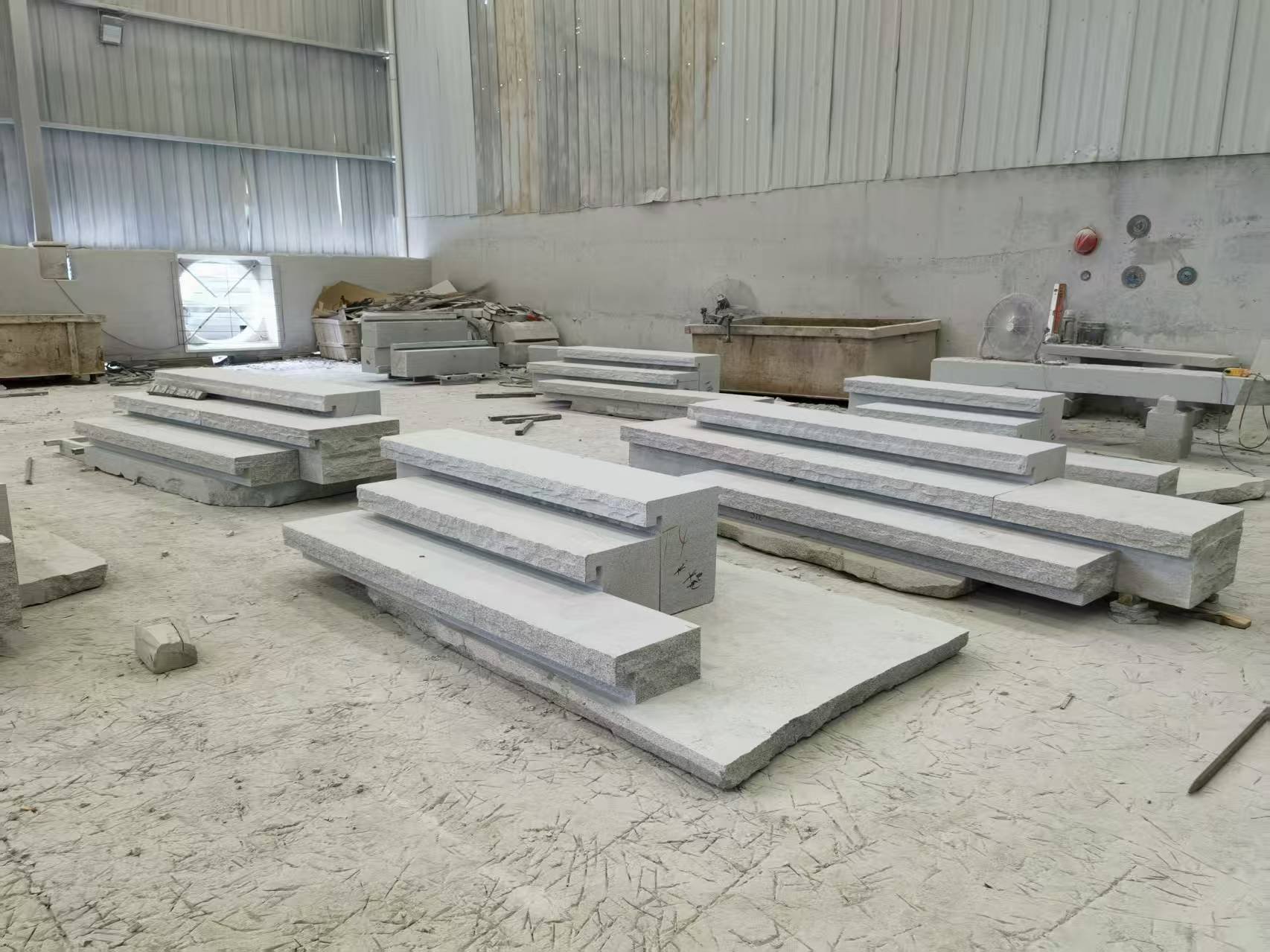 广元 整石台阶（大面火烧+侧面自然面），出货前厂内拼装