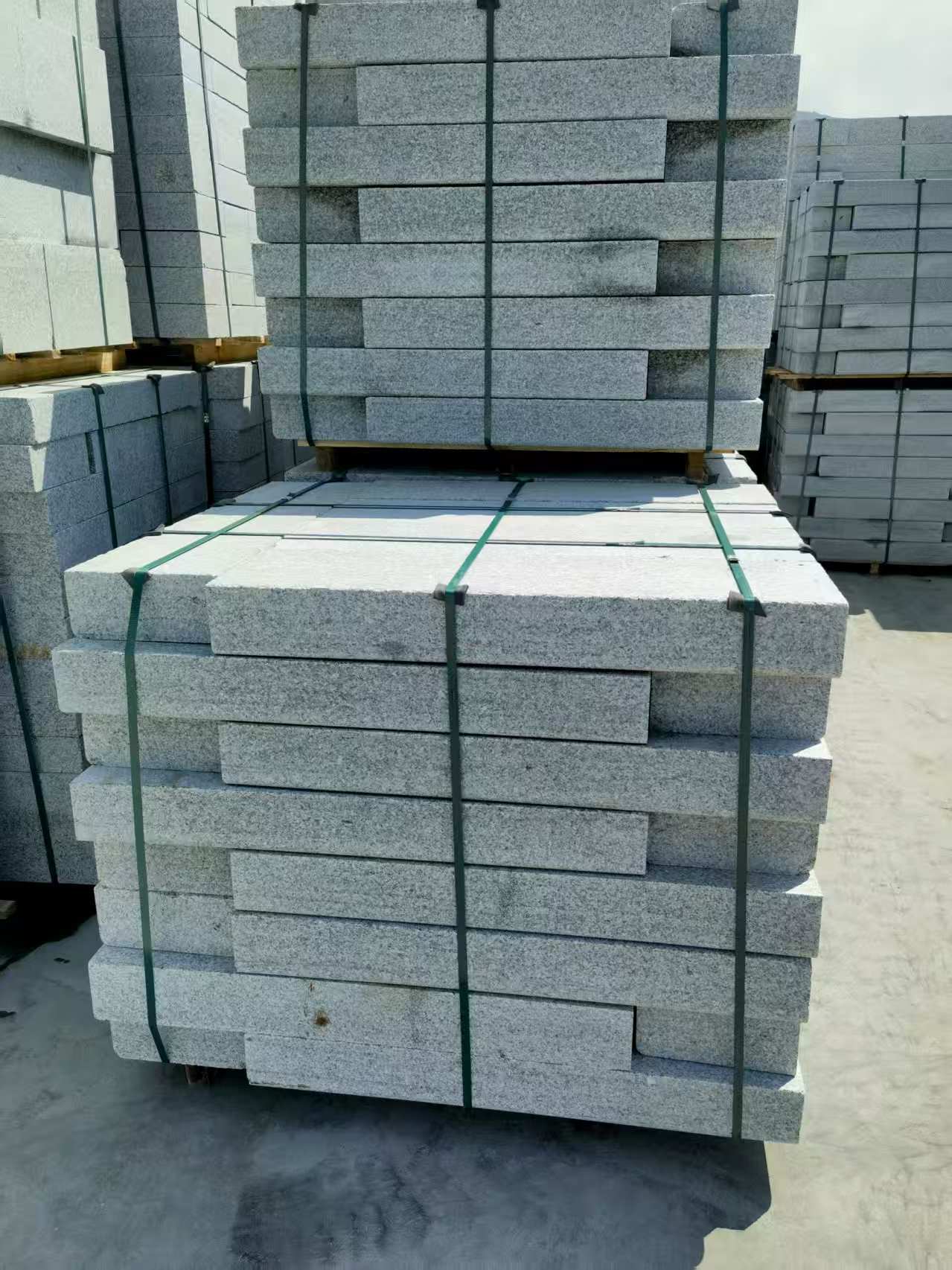 广元 芙蓉白花岗岩路沿石、平石尺寸标准，色泽均匀