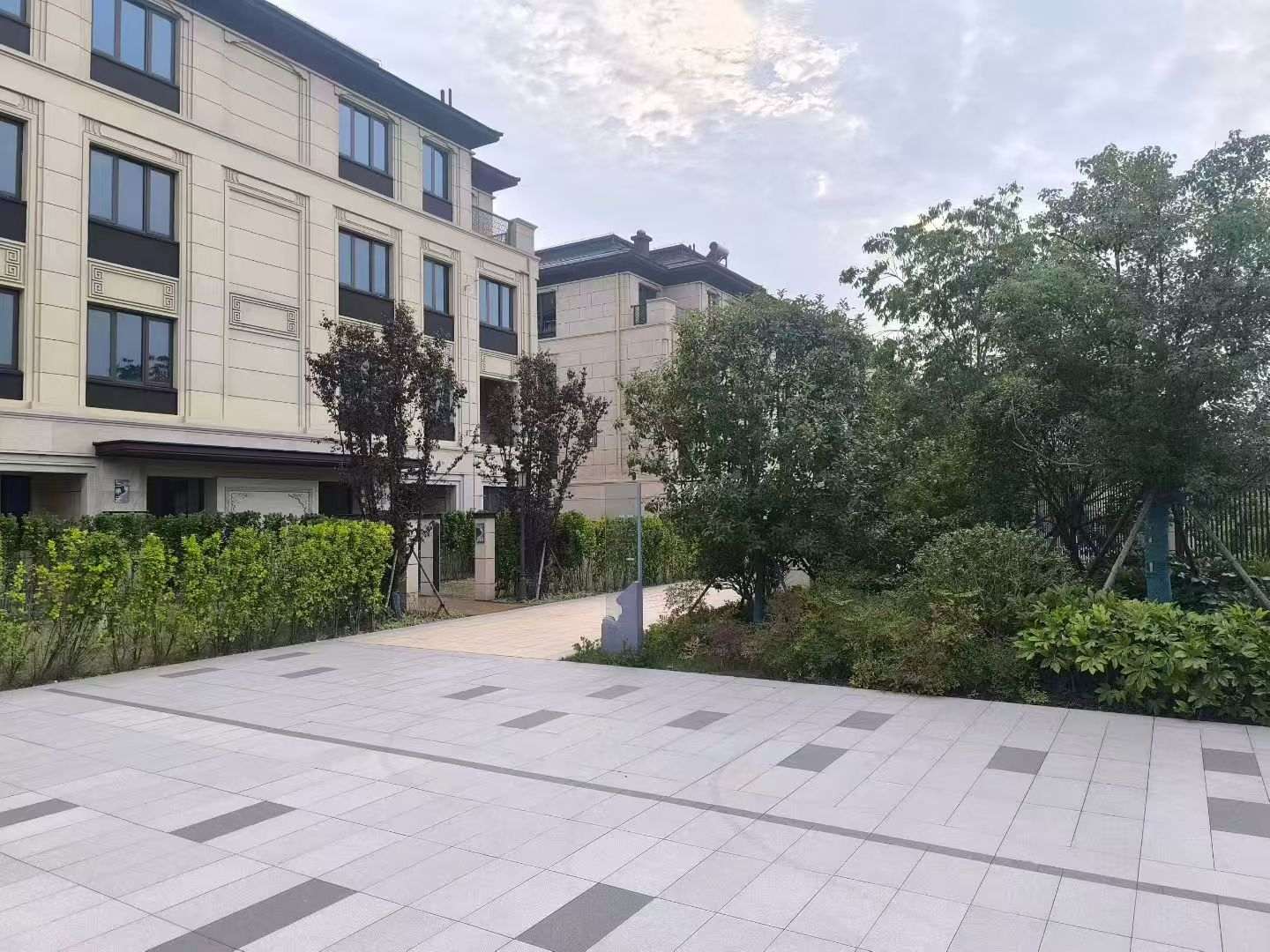 广元 芝麻白与芝麻白搭配铺装，尺寸1200*600